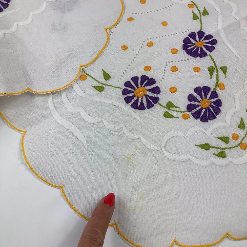 European Vintage (80's) Embroidered Floral & Scalloped Table Runner Cottagecore